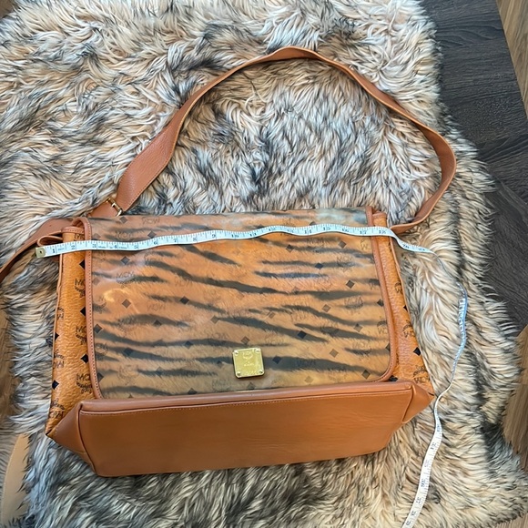 Auth MCM travel bag - Picture 3 of 7